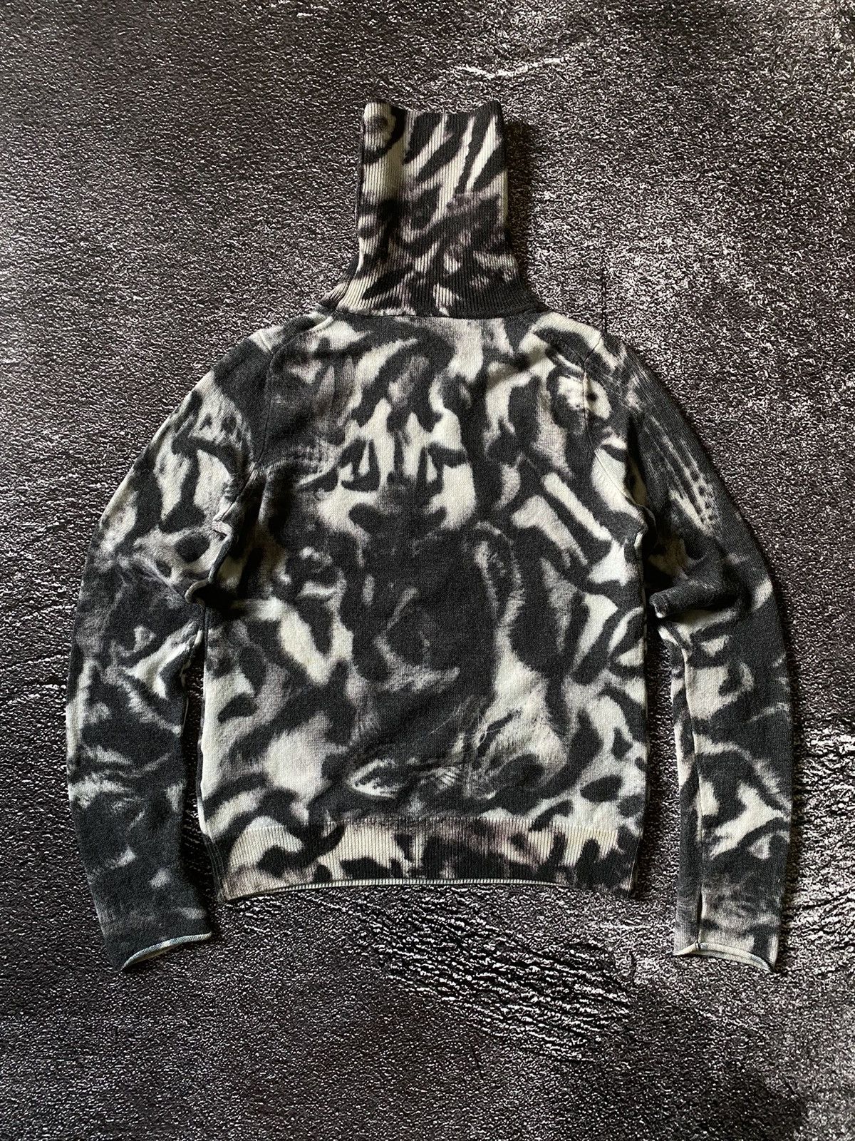 Paul Smith Paul Smith Tiger Print Wool Sweater Size XS / US 0-2 / IT 36-38 - 2 Thumbnail