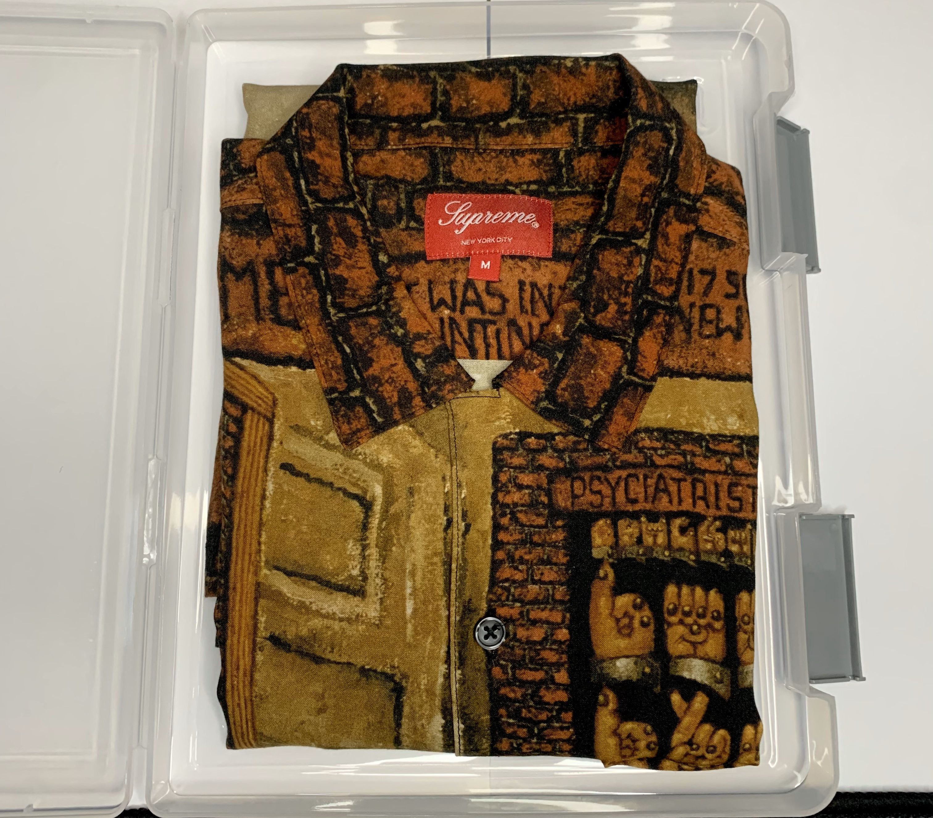Supreme Supreme SS19 Secret World Rayon (MED) Size US M / EU 48-50 / 2 - 3 Thumbnail