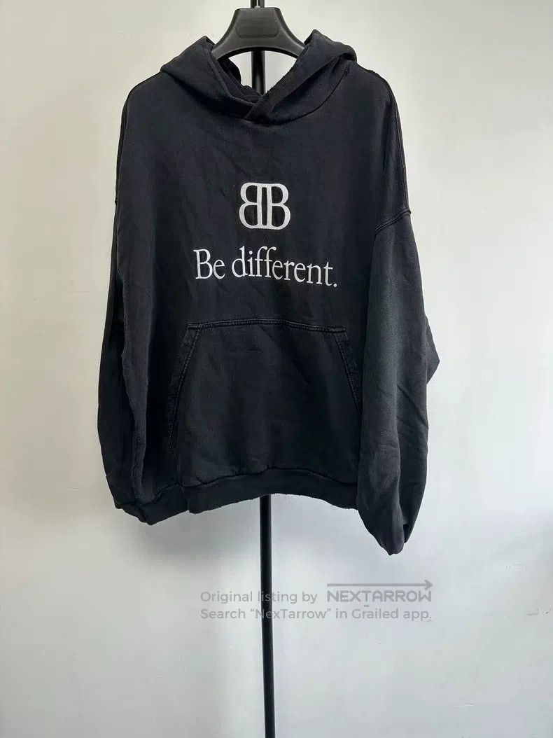 Balenciaga Balenciaga Printed Hooded Sweatshirt Size US S / EU 44-46 / 1 - 1 Thumbnail
