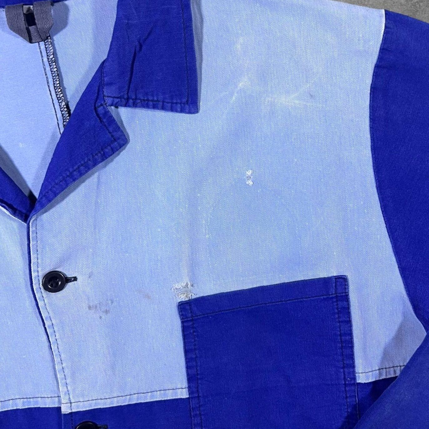 Vintage Vintage Blue Two Tone French Style Distressed Chore Worker Workwear Jacket Large Size US L / EU 52-54 / 3 - 3 Thumbnail