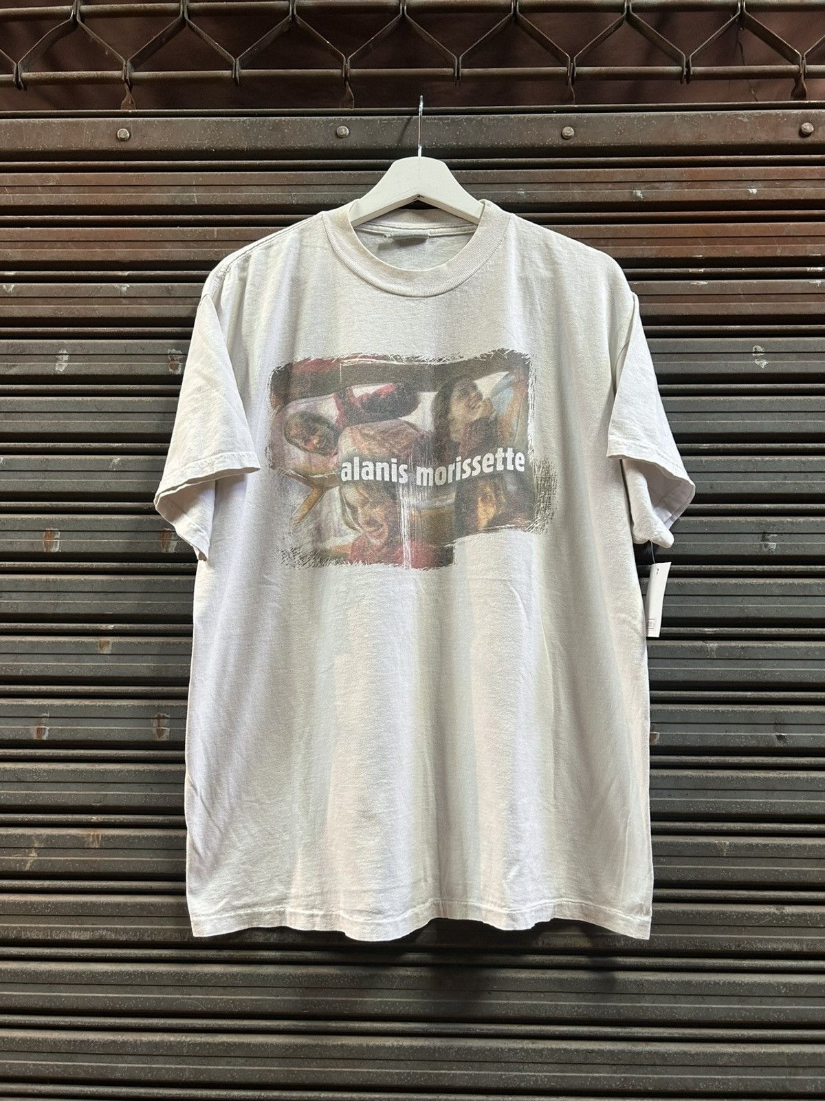 Vintage Alanis Morissette Vintage T Shirt 90s Size US L / EU 52-54 / 3 - 1 Thumbnail