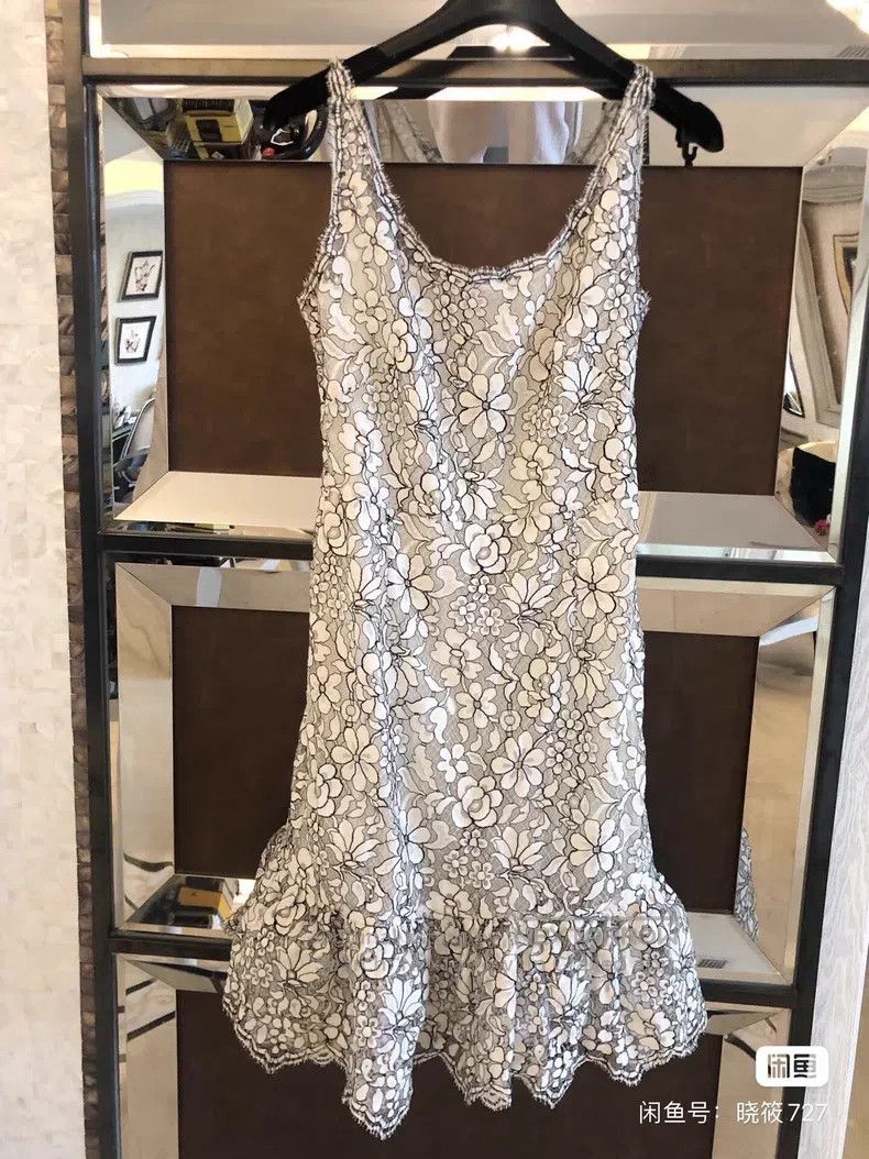 Valentino Valentino Lace dress Size S / US 4 / IT 40 - 1 Thumbnail