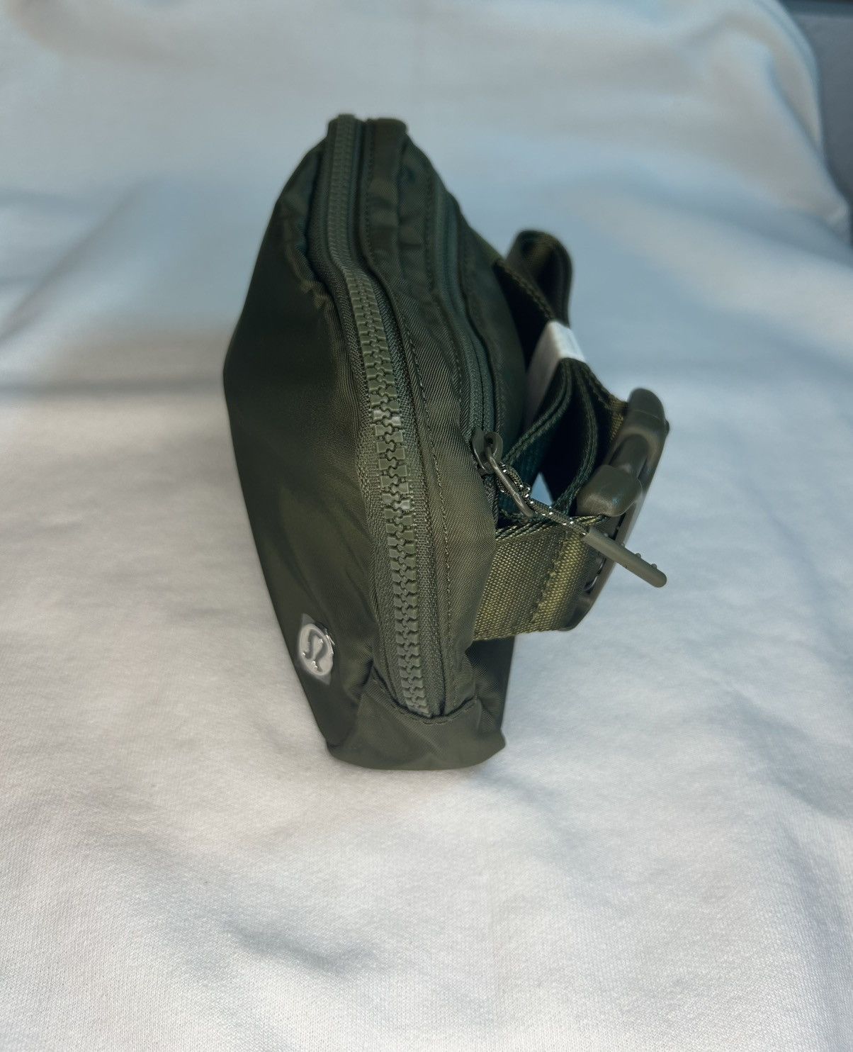Lululemon New Lululemon Everywhere Belt Bag Color OliveGreen Lululemon Size ONE SIZE - 5 Thumbnail