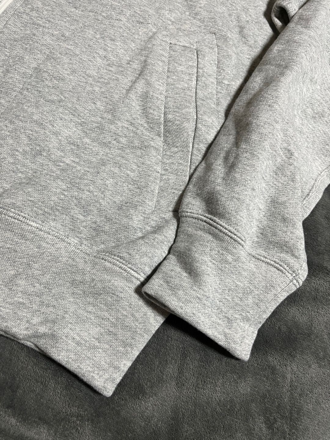 Comme des Garcons PLAY Logo zip up sweatshirt gray Size US M / EU 48-50 / 2 - 4 Thumbnail