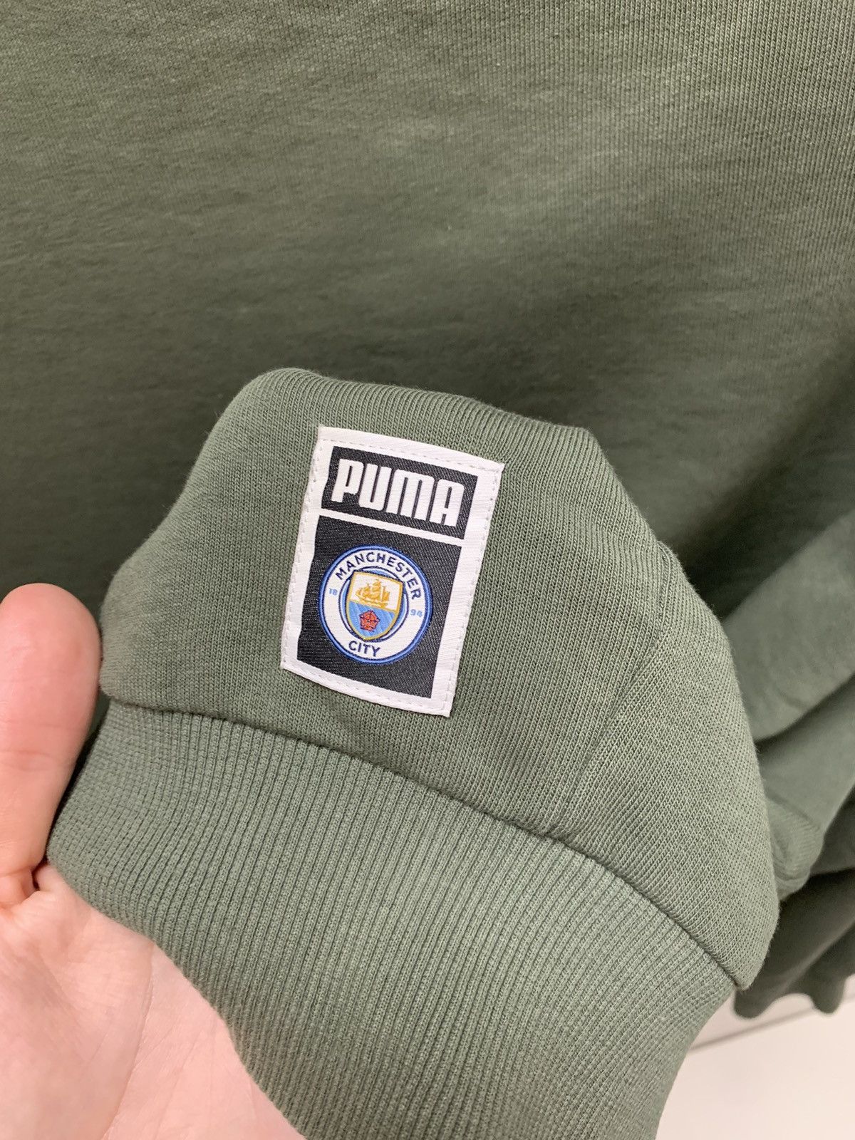 Puma Manchester City puma sweatshirt L as Size US L / EU 52-54 / 3 - 9 Thumbnail