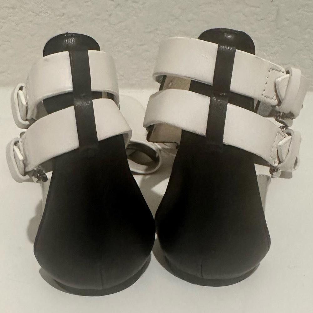 Michael Kors MICHAEL Michael Kors Nadine T-Strap Black White Sandals 6 Size US 6 / IT 36 - 9 Thumbnail