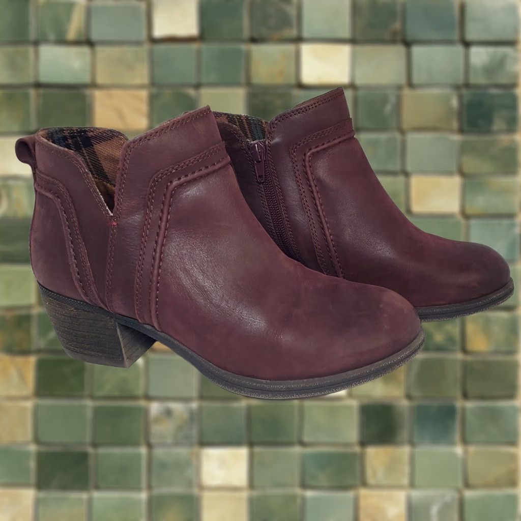 Vintage VINTAGE Cobb Hill Womens Red Leather Heeled Ankle Booties 6 Wide? Size US 6 / IT 36 - 1 Thumbnail