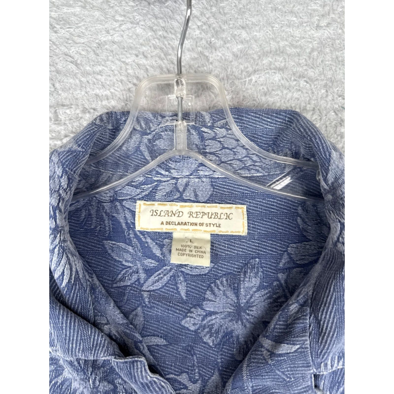 Vintage Island Republic Shirt Men Large Blue Floral Pineapple Silk Button Hawaiian Size US L / EU 52-54 / 3 - 7 Thumbnail