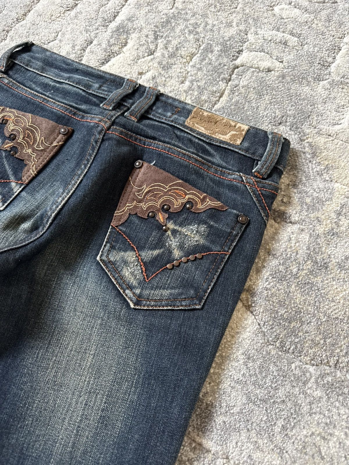 Tornado Mart Tornado Mart Style Studded Tribal Trim Pocket Flared Jeans Size US 27 - 14 Thumbnail