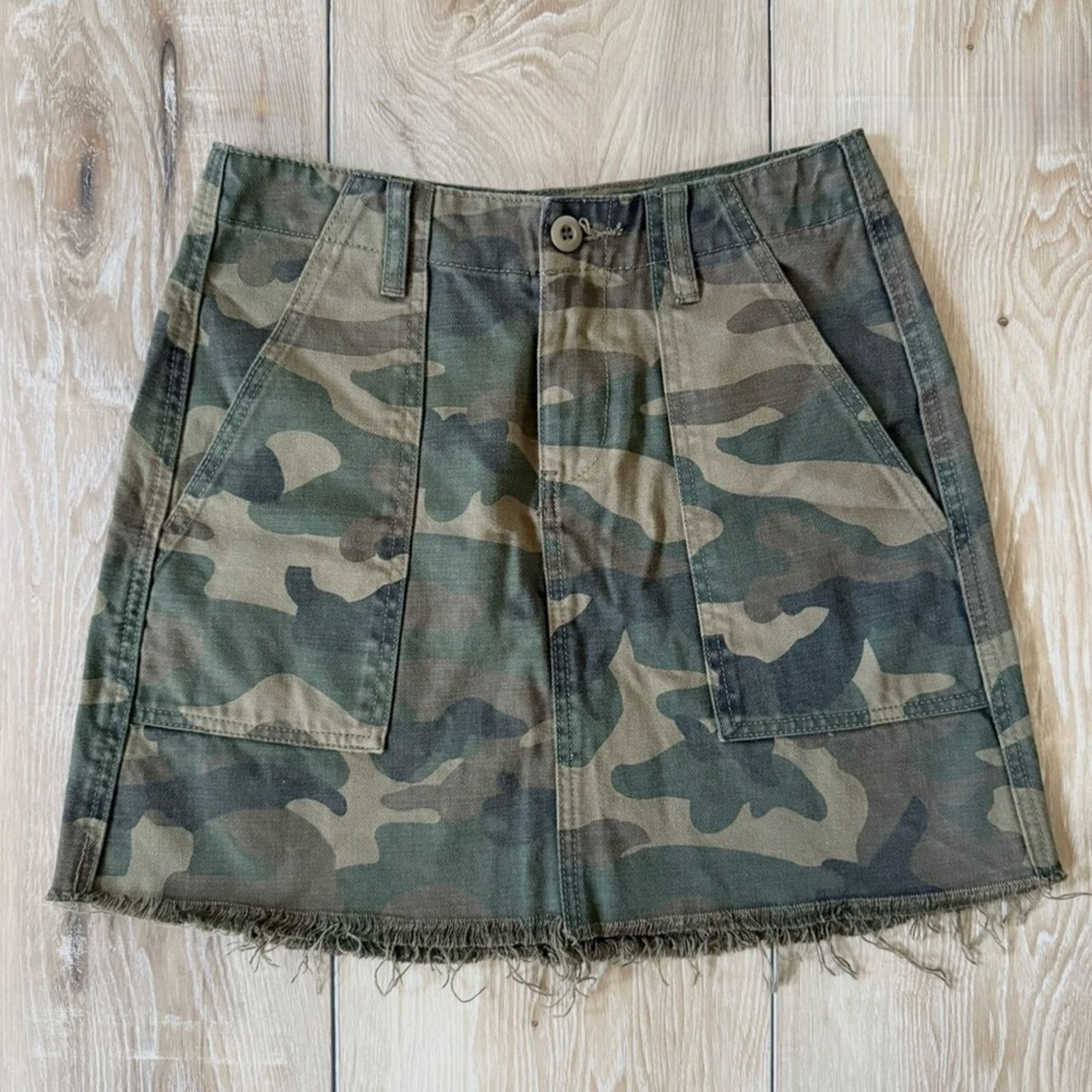 BLANKNYC Blank NYC Chain of Command Green Camo Print Denim Mini Skirt Size 26" / US 2 / IT 38 - 1 Thumbnail