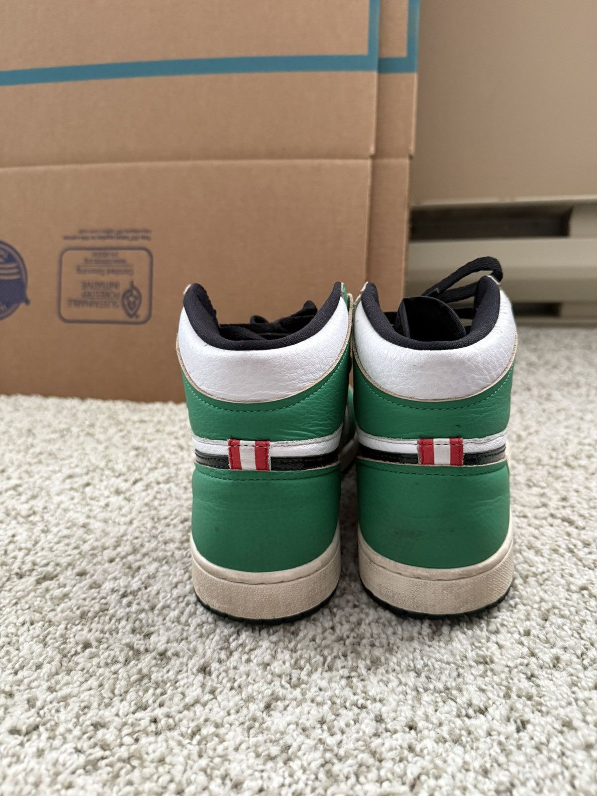Jordan Brand Jordan 1 Retro High Lucky Green Womens worn a couple times Size US 7.5 / IT 37.5 - 4 Thumbnail