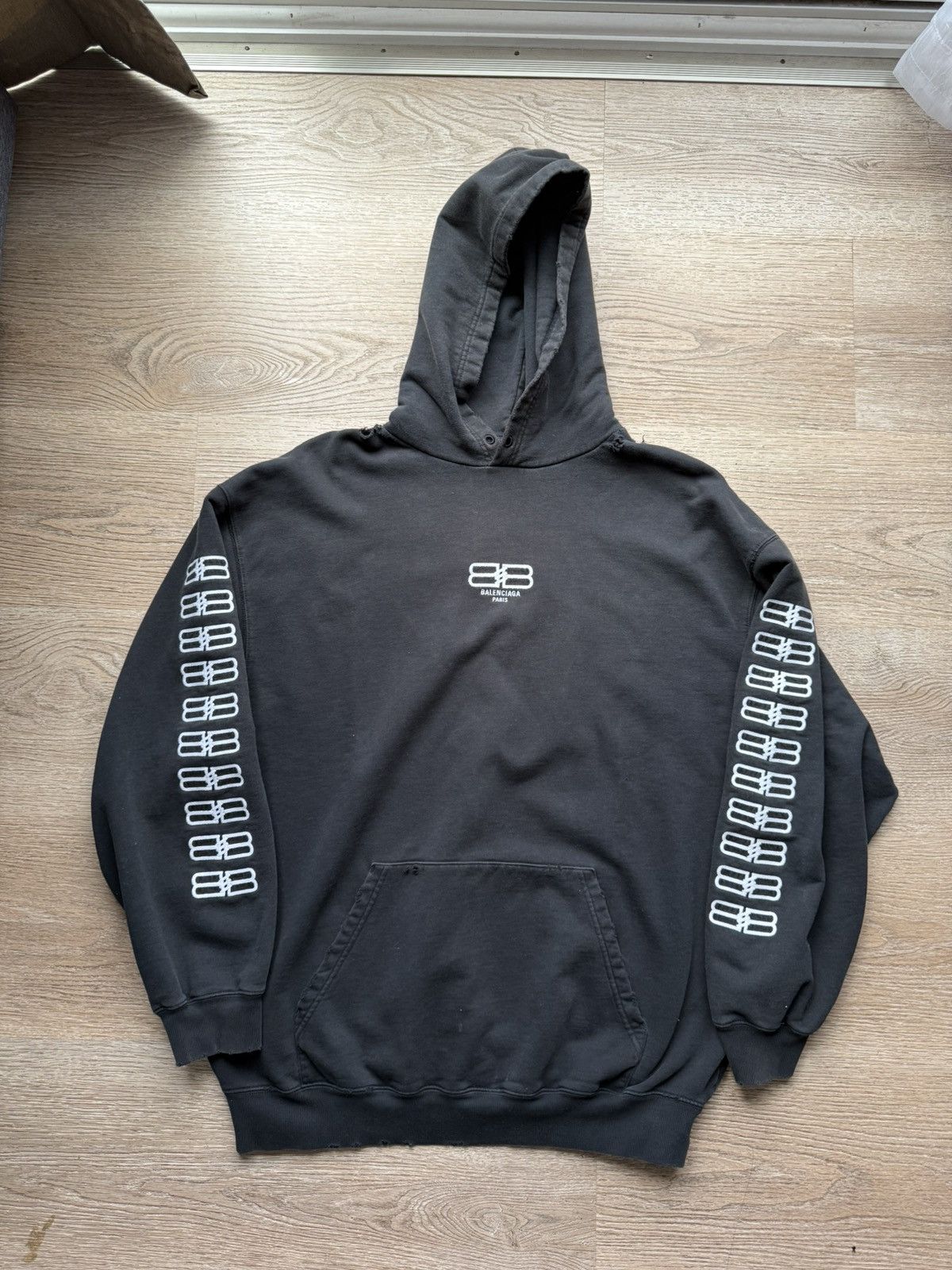 Balenciaga Balenciaga BB Pixel Embroidered Oversized Hoodie Size US L / EU 52-54 / 3 - 1 Thumbnail
