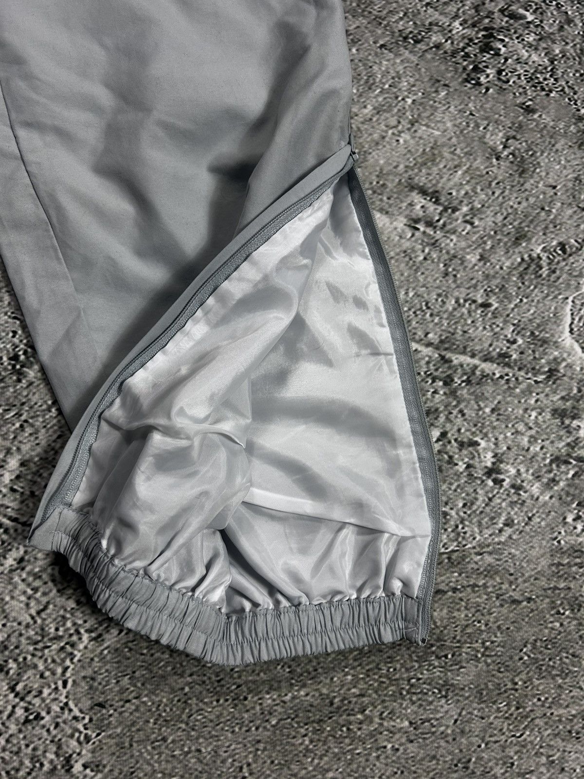 Adidas × Vintage Adidas vintage grey nylon track pants drill Y2K Size US 28 / EU 44 - 6 Thumbnail