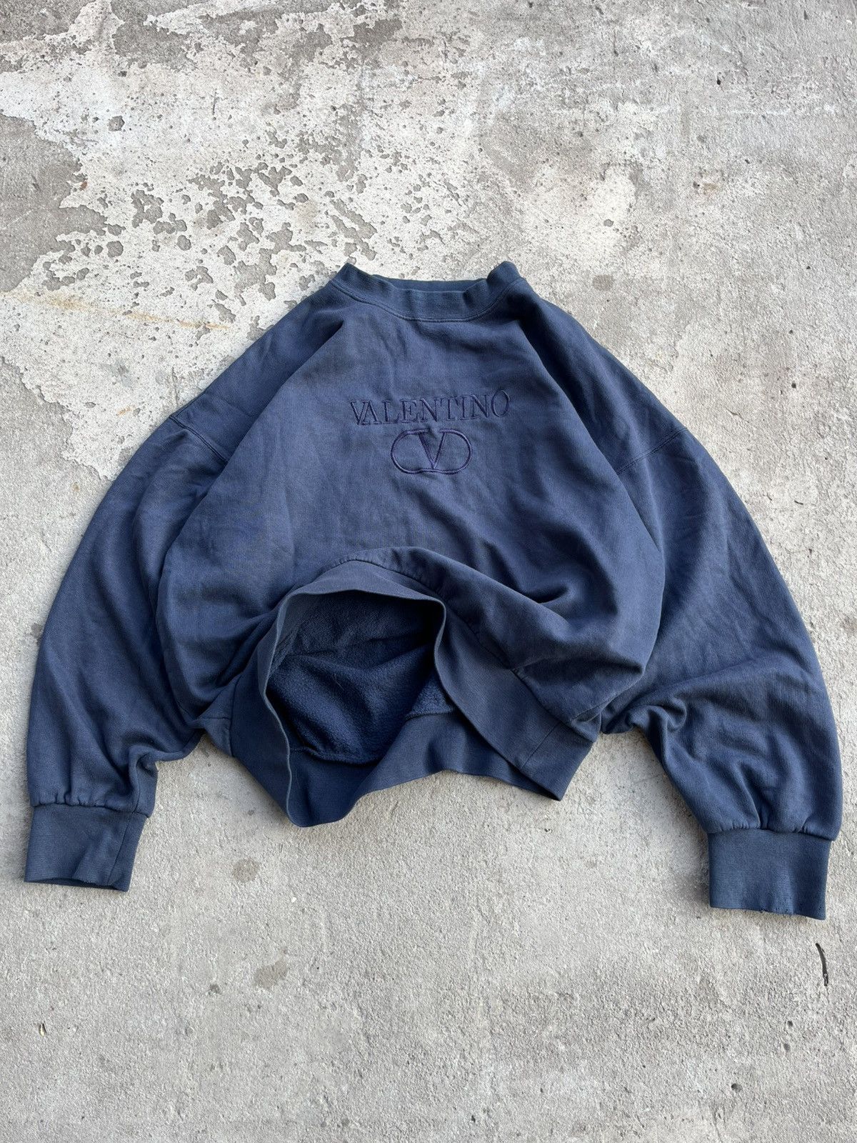 Japanese Brand × Valentino × Vintage 90s Valentino Big Logo Faded Cropped Baggy Boxy Sweatshirt Size US S / EU 44-46 / 1 - 1 Thumbnail