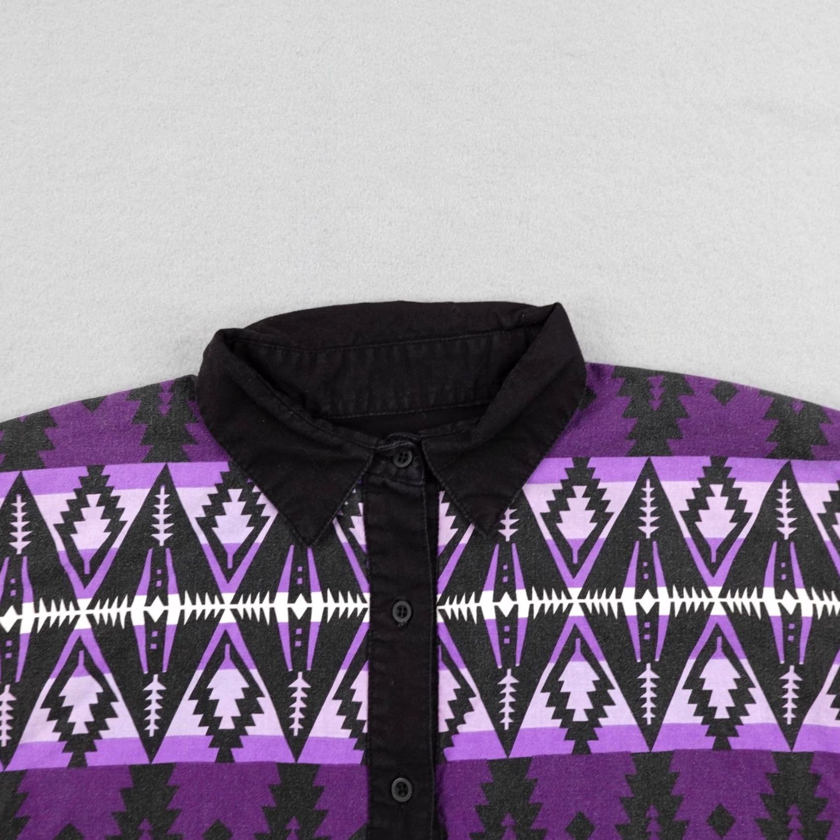 Wrangler Vintage Wrangler Womens Large Black Purple Western Aztec Southwestern 90s Button-Up Shirt Size L / US 10 / IT 46 - 2 Thumbnail