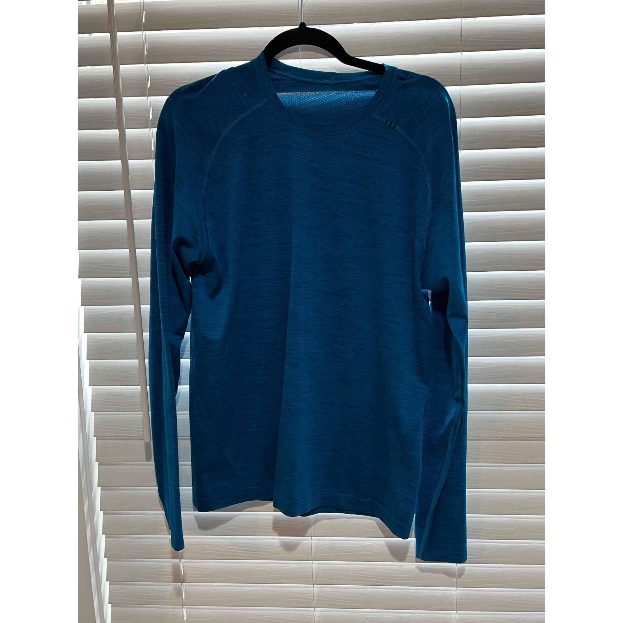 Lululemon Lululemon Long Sleeve Shirt - Size M Size US M / EU 48-50 / 2 - 1 Thumbnail