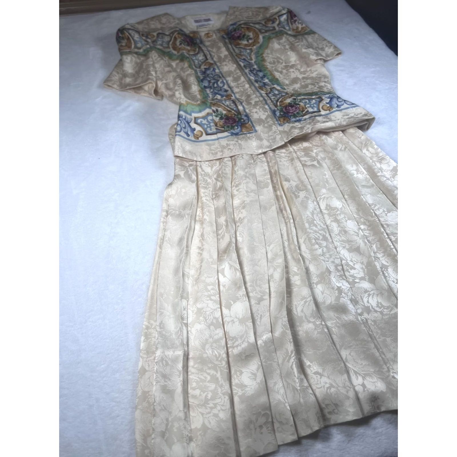 MAGGY LONDON Maggy London Skirt Suit Womens 8 White Silk Floral Pleated Short Sleeve Set 2 Piece Vintage No Size 30" / US 8 / IT 44 - 2 Thumbnail