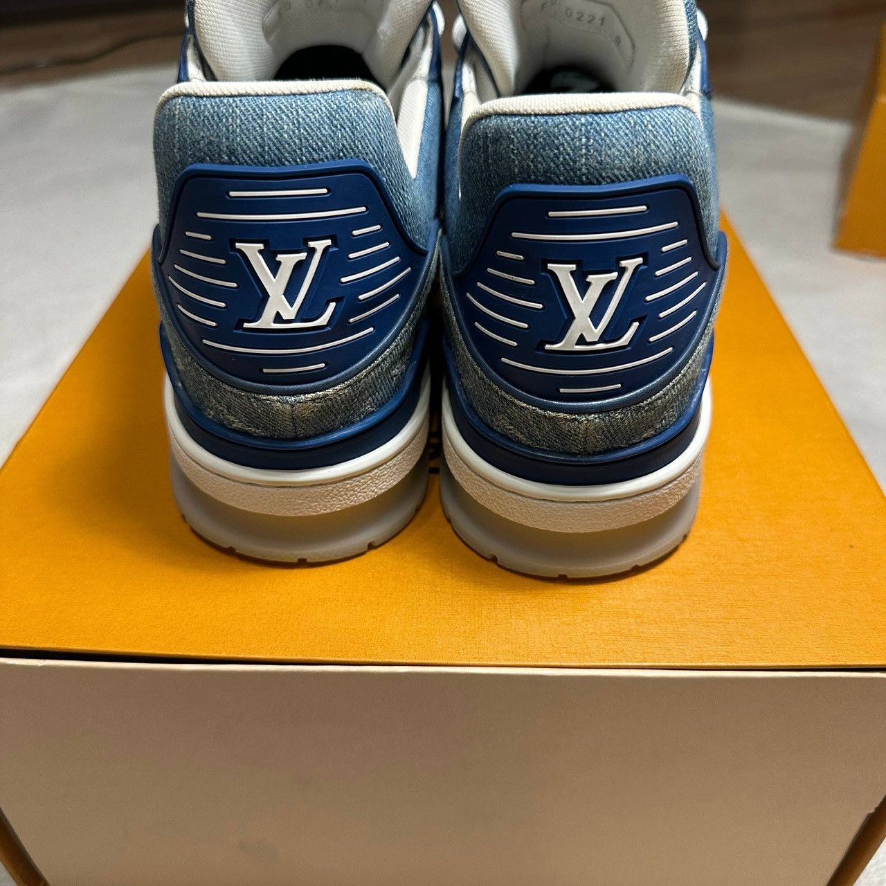 Louis Vuitton Louis Vuitton trainer low ‘monogram denim’ Size US 8 / EU 41 - 3 Thumbnail