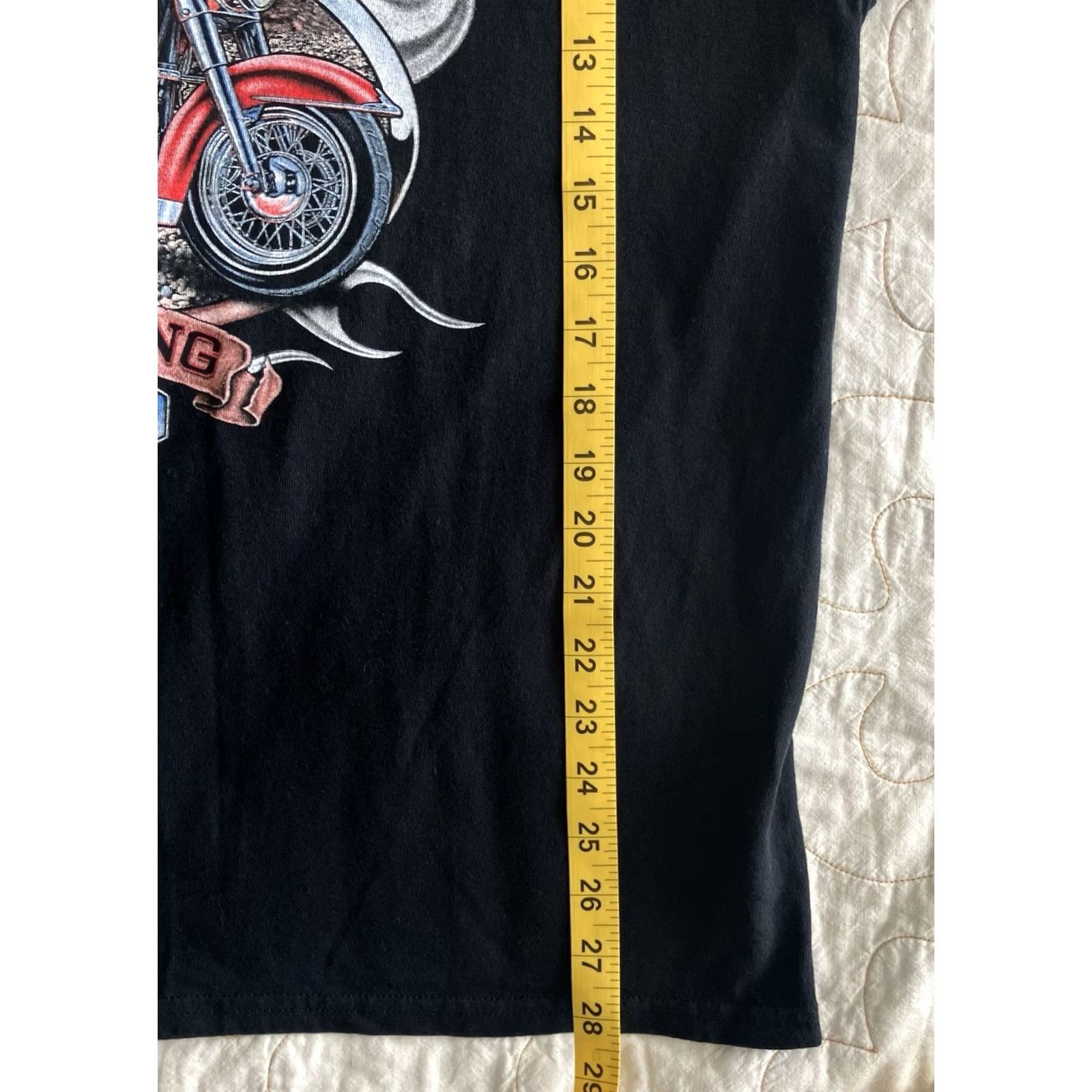 Gildan VINTAGE Hulett Wyoming Motorcycle Rally Devils Tower Black T-Shirt Gildan XL 2019 Size US XL / EU 56 / 4 - 5 Thumbnail