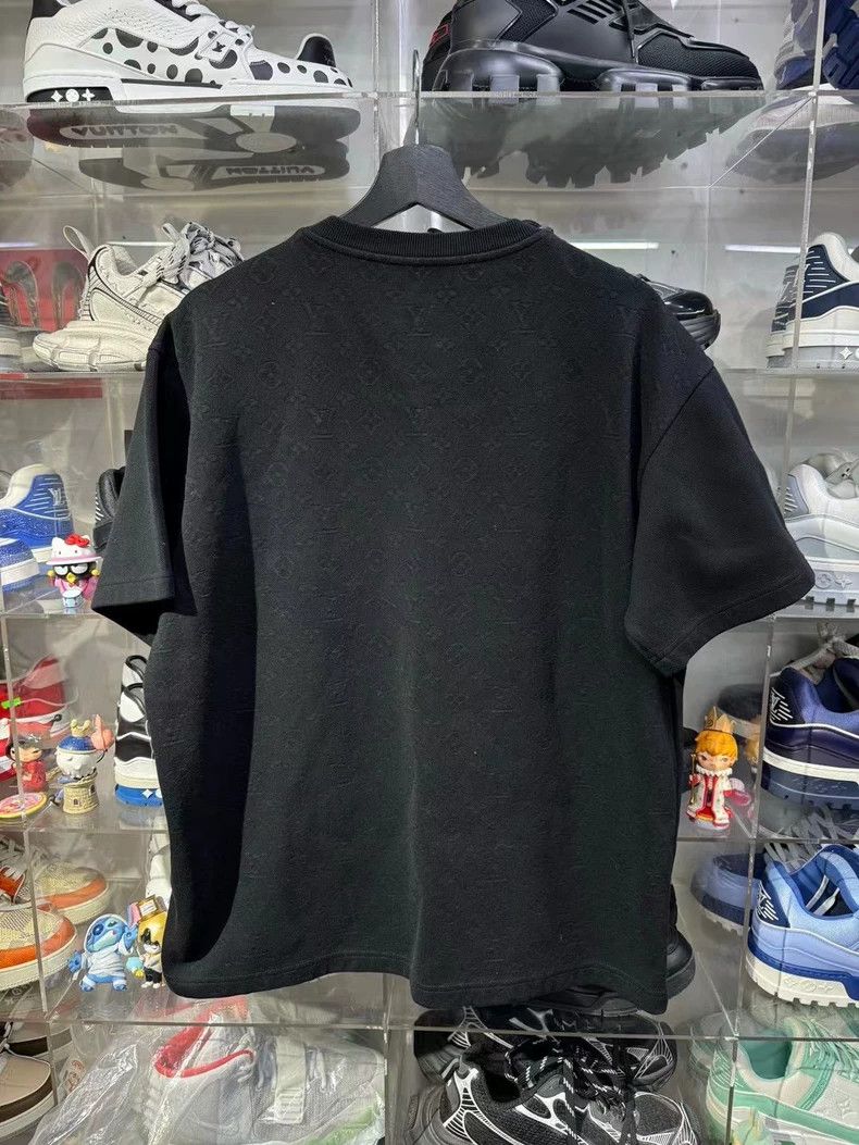 Louis Vuitton Louis Vuitton Solid Chest Pocket Crew Neck Short Sleeve Size US XL / EU 56 / 4 - 2 Thumbnail