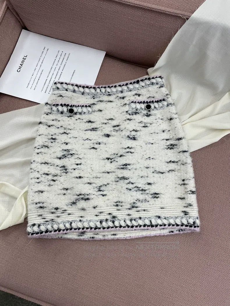 Chanel Chanel Castle Series Cashmere Knitted Skirt Size 24" / US 00 / IT 34 - 1 Thumbnail