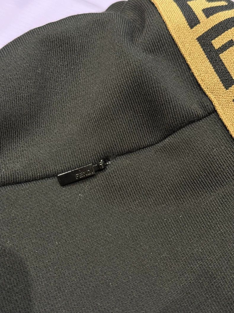 Fendi Fendi Logo Short Pants in Size 44 Size US 44 / EU 60 - 7 Thumbnail