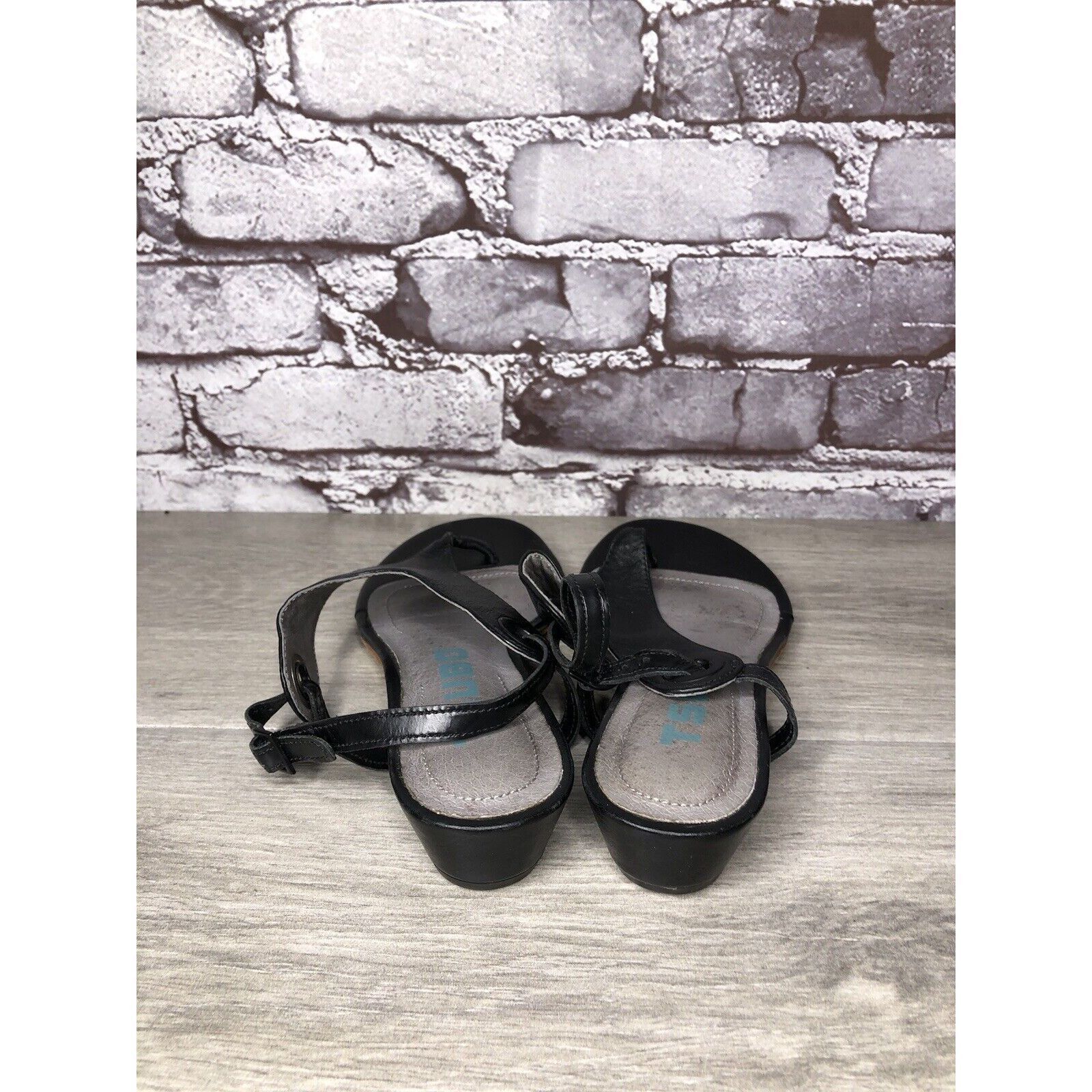 TSUBO TSUBO Black Leather Ankle Strap Wedge Thong Sandals Women’s Size US 6.5 / IT 36.5 - 4 Thumbnail