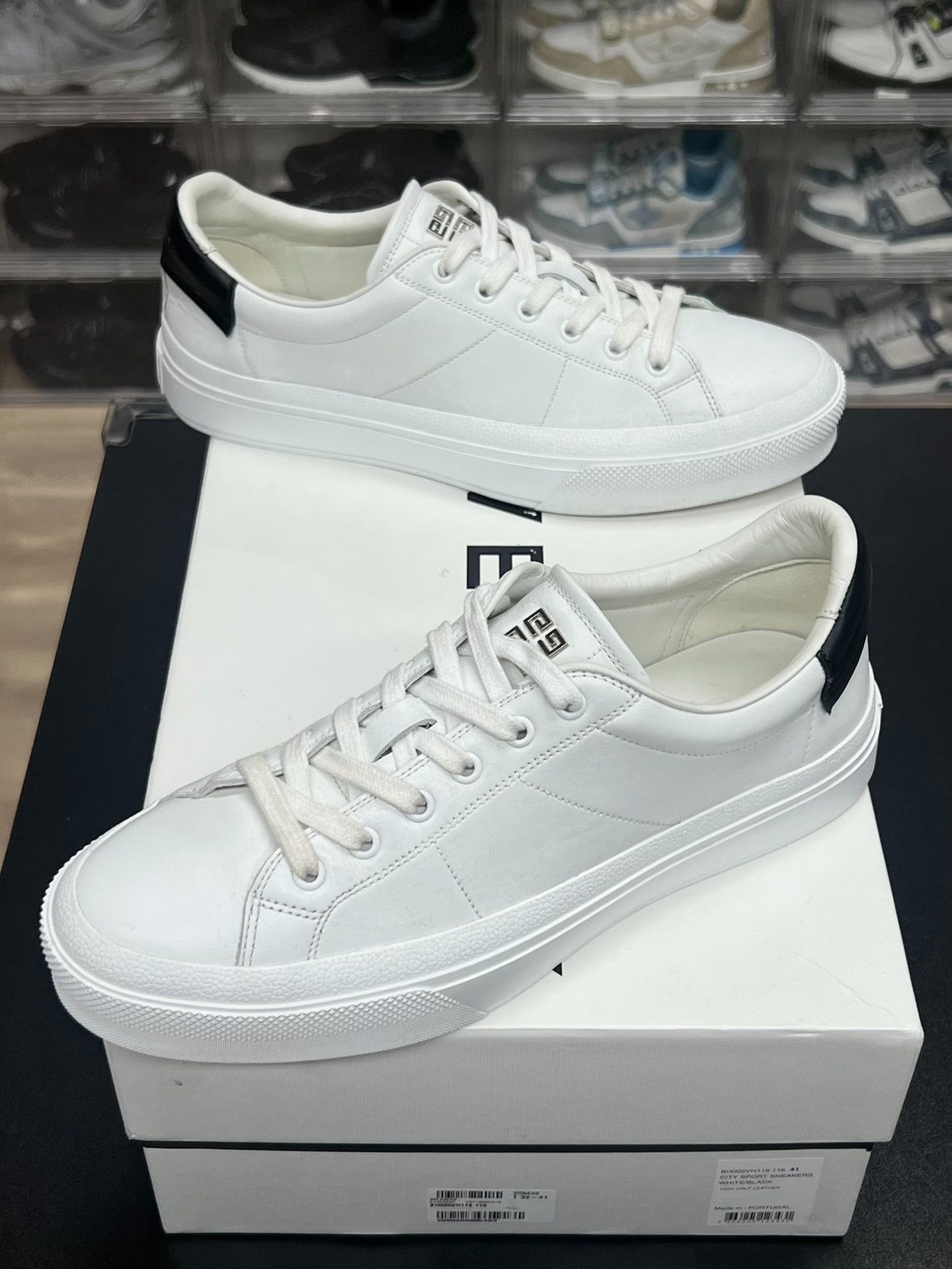 Givenchy Givenchy Lowtop Sneakers 8 Men Size US 8 / EU 41 - 1 Thumbnail