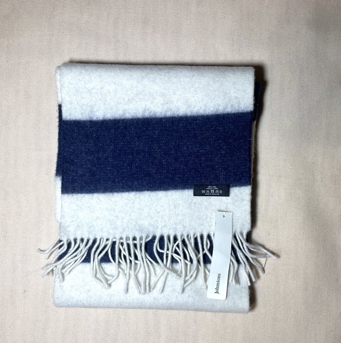 Johnstons Of Elgin Johnstons stripped white navy wool scarf Size ONE SIZE - 2 Thumbnail