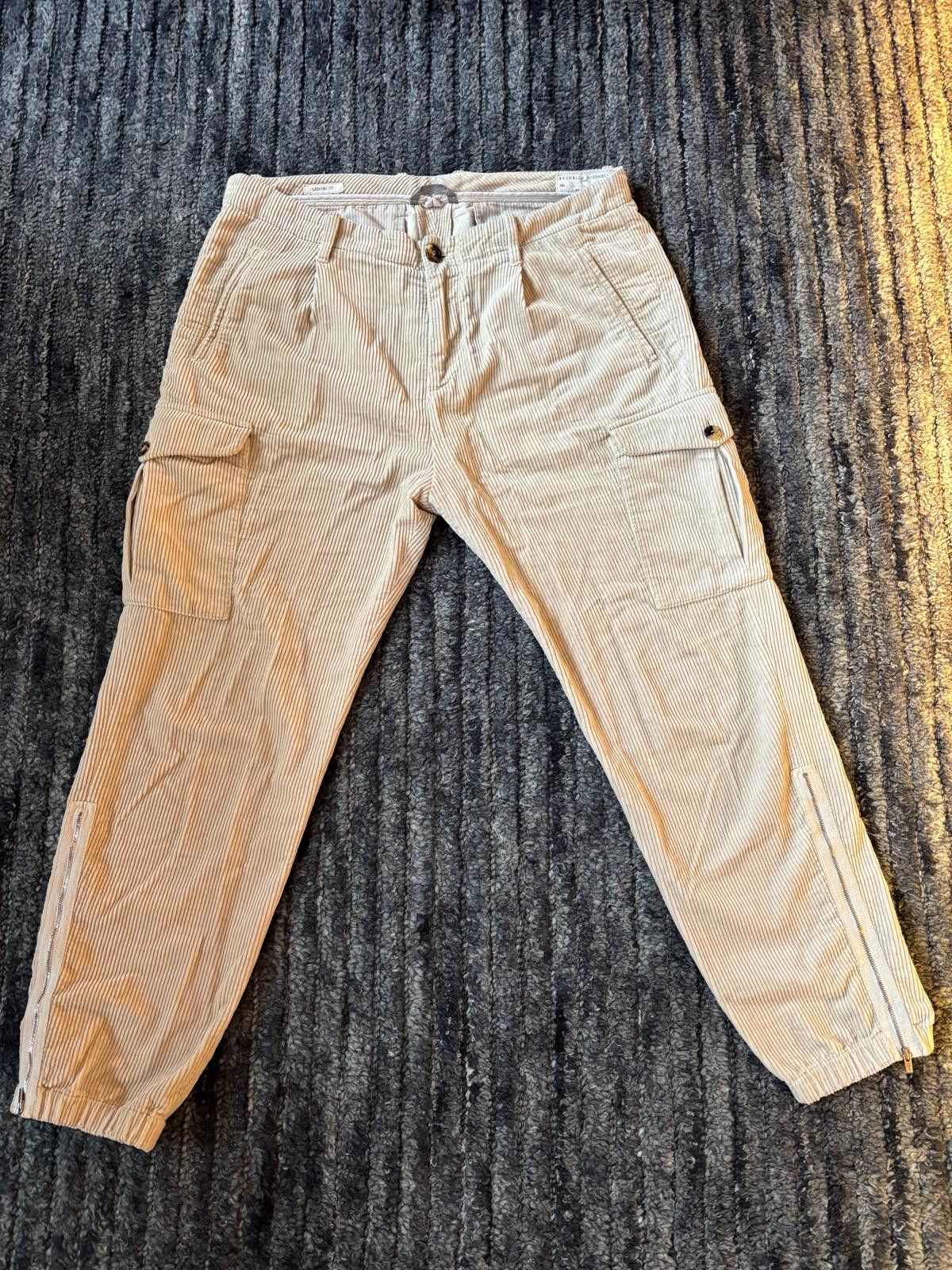 Brunello Cucinelli Brunello Cucinelli Ivory Corduroy Cargo Pants Leisure Fit Size US 34 / EU 50 - 1 Thumbnail