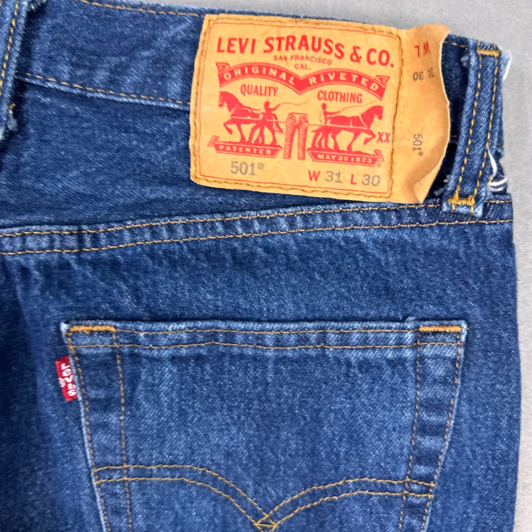 Levi's Levi's 501 Jeans Men Blue Button Fly Denim Pant Straight Classic (Tag31x30) Jeans Mens Blue Denim Straight Classic 501 Series 30x27 Size US 31 - 6 Thumbnail