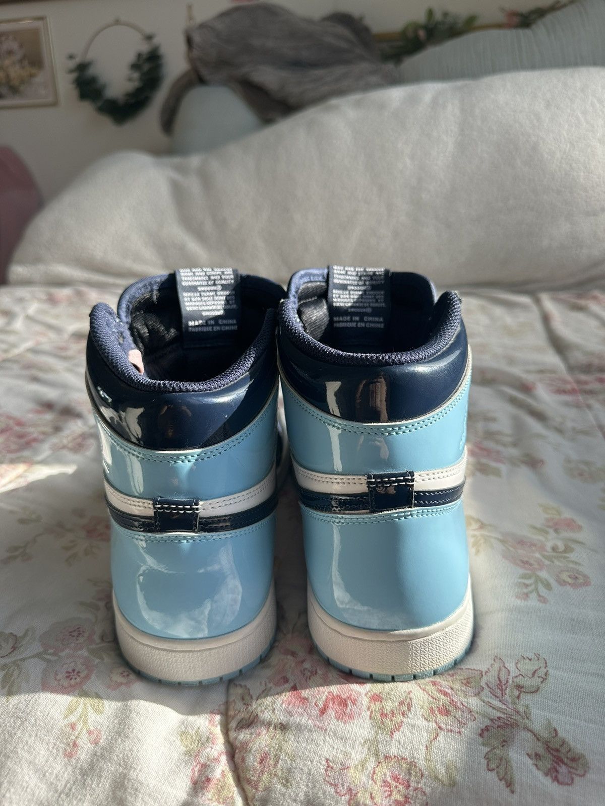 Jordan Brand × Nike Jordan 1 Retro High: UNC Patent Size US 9 / IT 39 - 4 Thumbnail