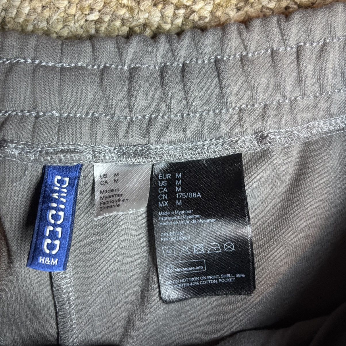 H&M Vintage Grey & Black H&M fleece joggers. Size US 32 / EU 48 - 4 Thumbnail