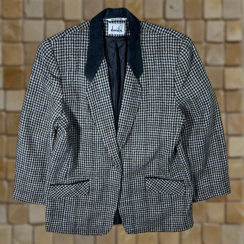 Vintage VINTAGE David N. Blazer Women 12 Wool Houndstooth Suede Collar 100% Wool 100% Polyester Inner Multicoloured Black/Brown/White 80s 90s Womens Blazer Size XL / US 12-14 / IT 48-50 - 1 Thumbnail