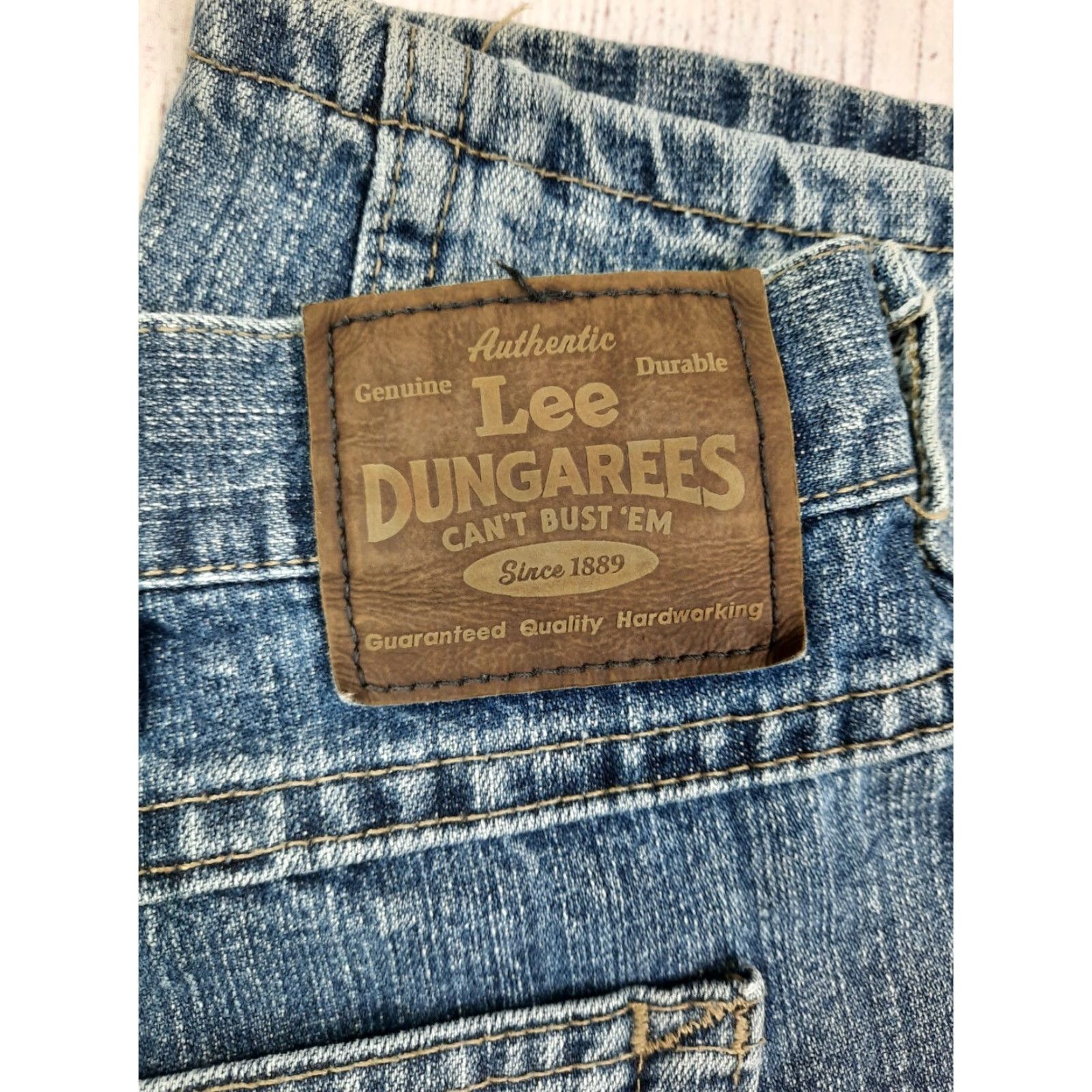 Lee Lee Men’s Dungarees Jeans Light Wash Blue Denim Straight Fit Loose 32 x 33 Regular 33x33 Cotton Blend Zip Pockets Size US 33 - 6 Thumbnail