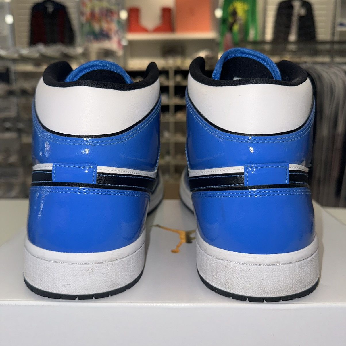 Jordan Brand Size 11.5 - Air Jordan 1 SE Mid Signal Blue - DD6834-402 Size US 11.5 / EU 44-45 - 4 Thumbnail