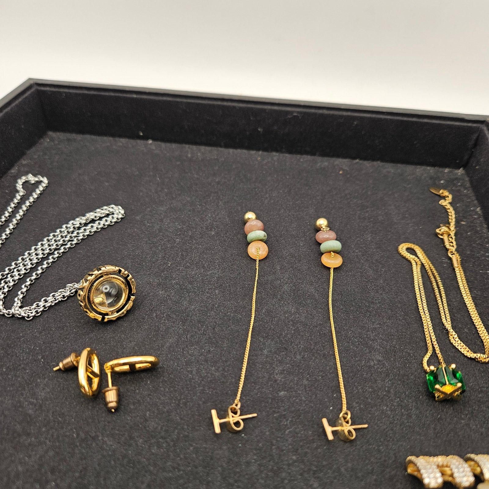 Other VINTAGE MIXED FASHION JEWELRY LOT EARRINGS NECKLACE RINGS Size ONE SIZE - 3 Thumbnail