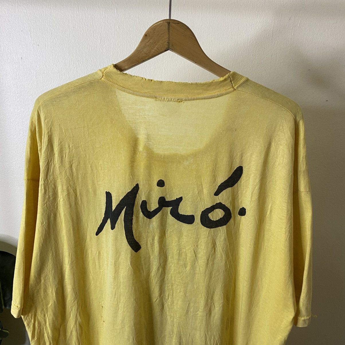 Vintage Vintage 2000 Joan Miró Succ Miro Art T-Shirt Size US XL / EU 56 / 4 - 7 Thumbnail