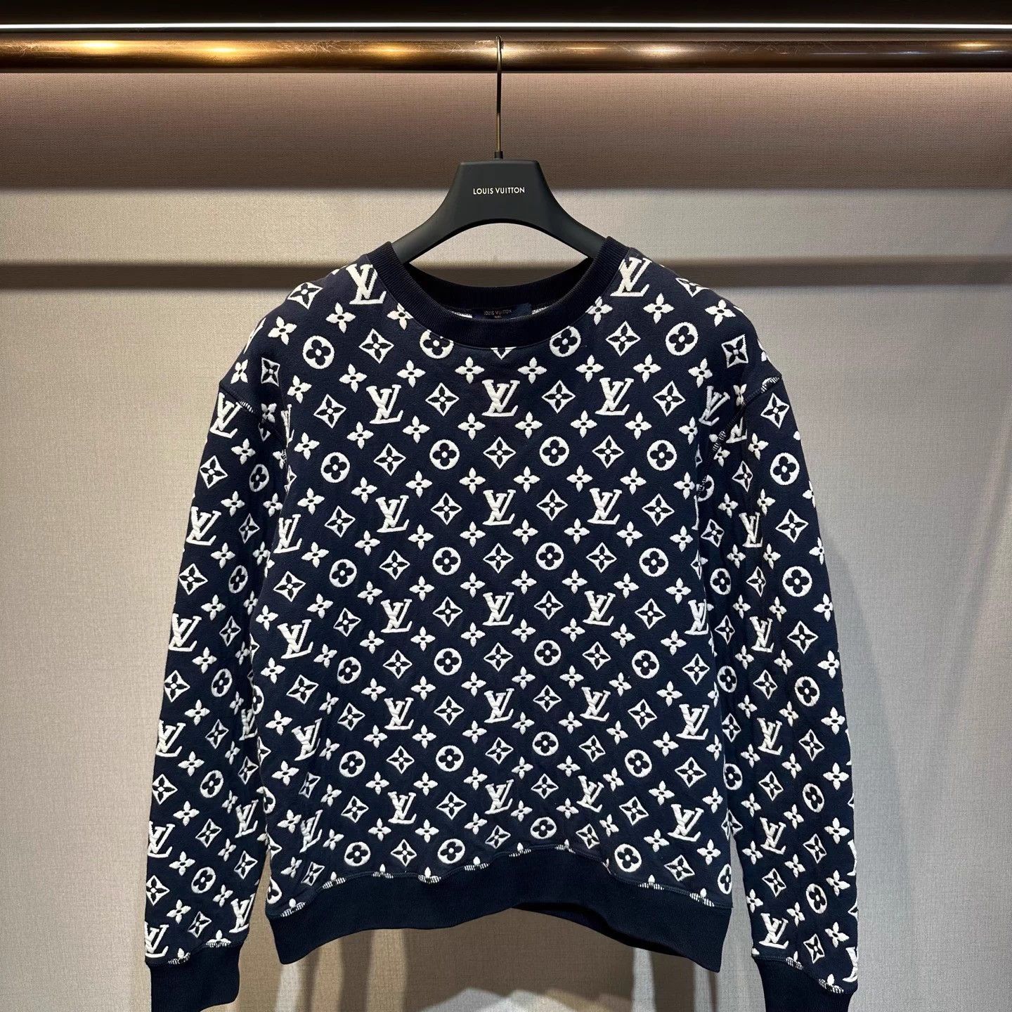 Louis Vuitton LV blue jacquard logo all over crewneck L 99 new Size US L / EU 52-54 / 3 - 1 Thumbnail