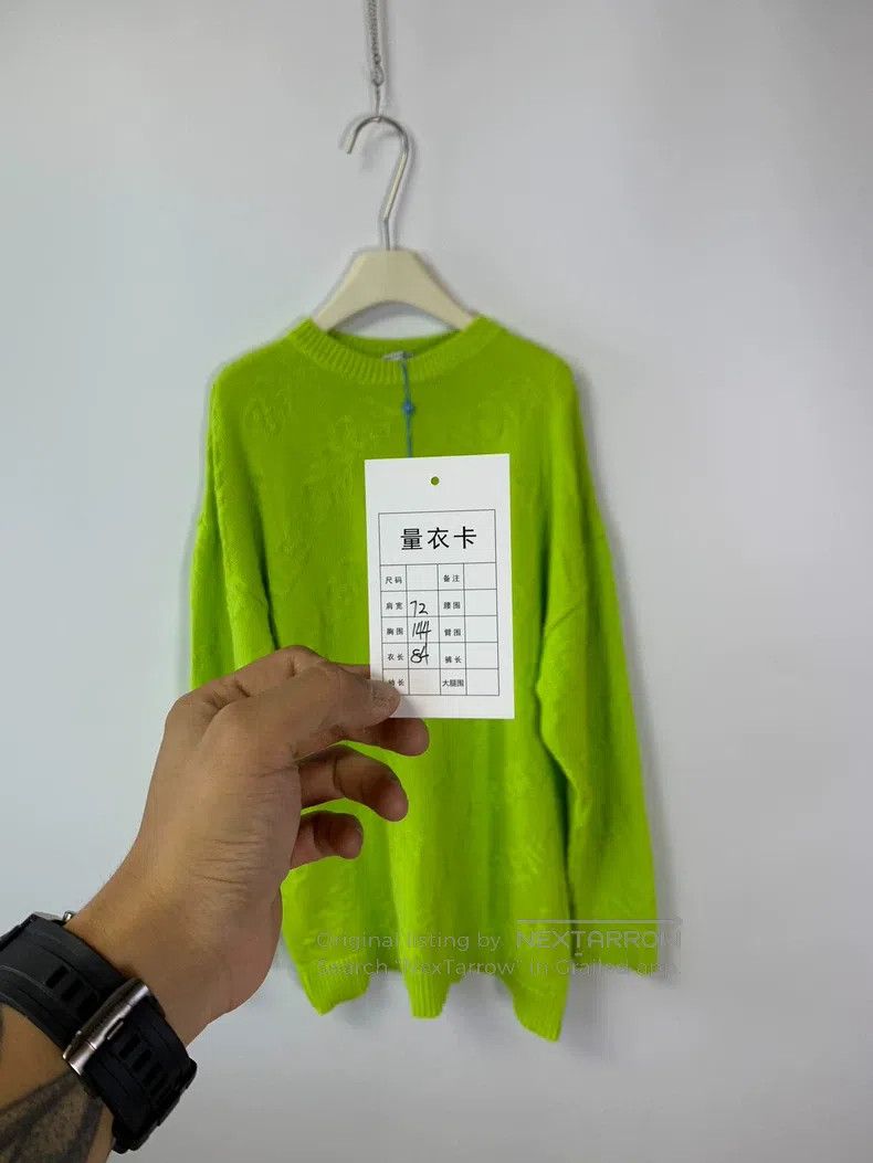 Balenciaga Balenciaga Solid Color Logo Jacquard Crew Neck Loose Fit S Size S / US 4 / IT 40 - 5 Thumbnail