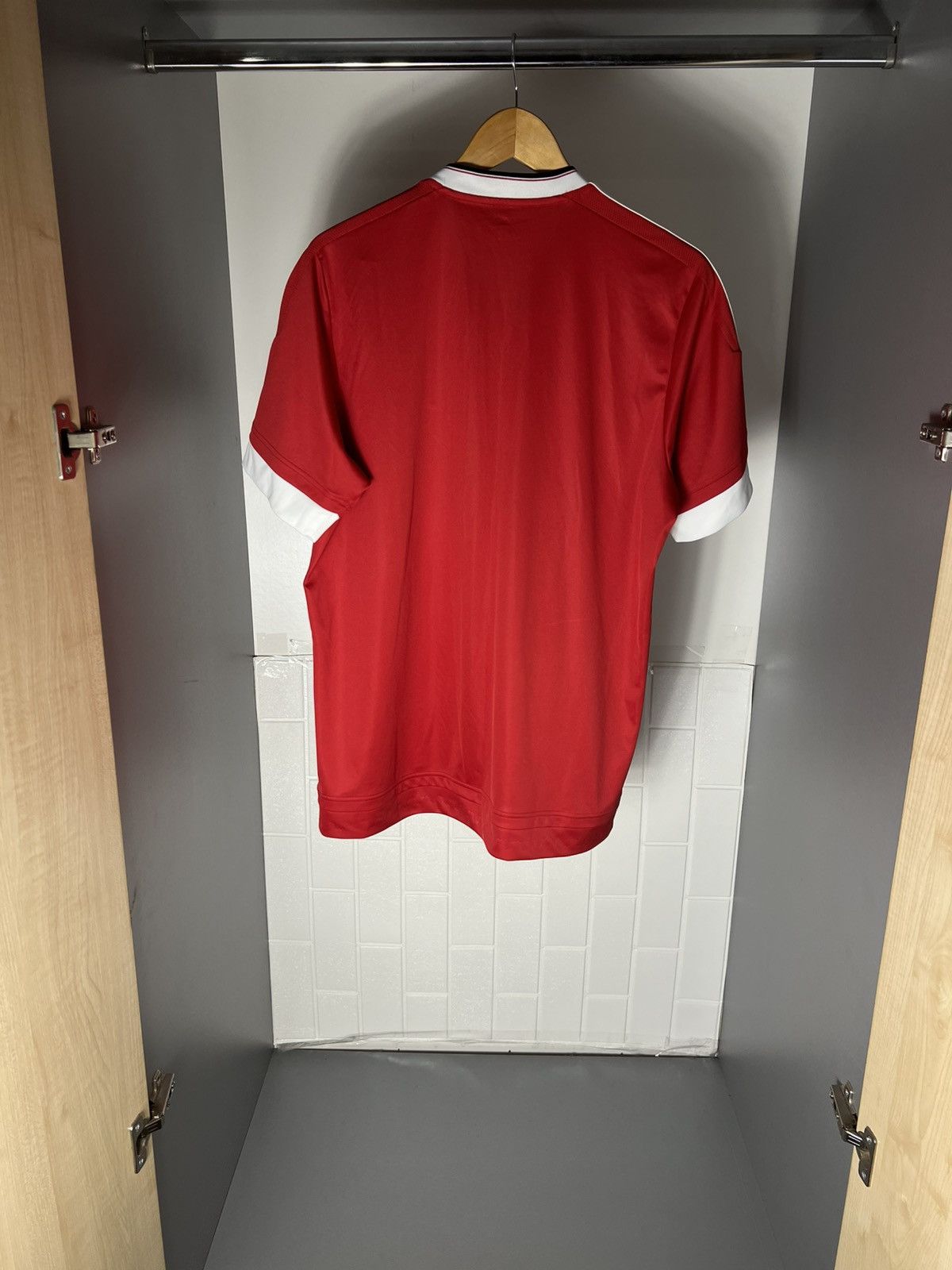 Adidas VINTAGE ADIDAS FC MANCHESTER UNITED ENGLAND SOCCER JERSEY Size US L / EU 52-54 / 3 - 17 Thumbnail
