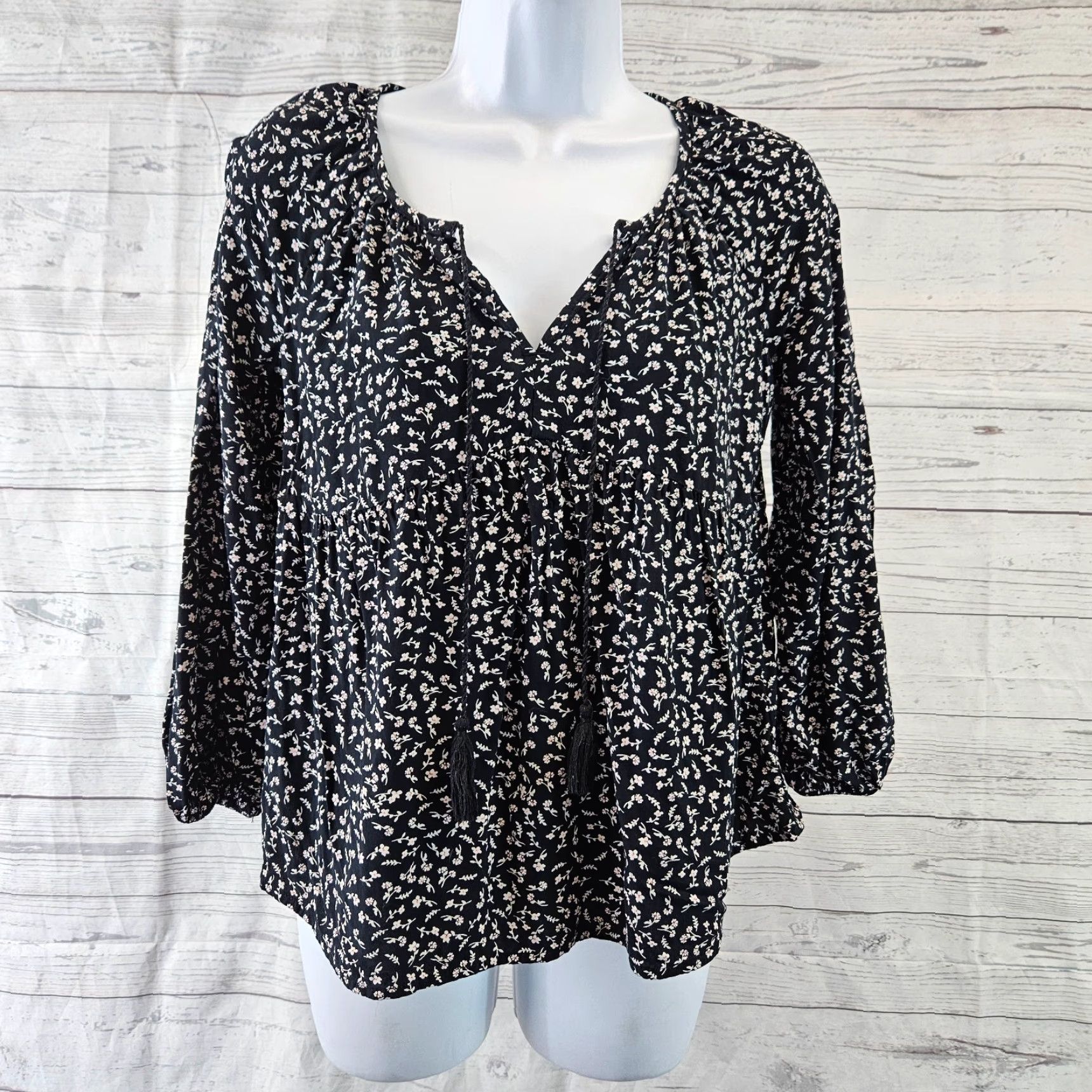 Old Navy Old Navy Women's Top XS Black Pink Floral 3/4 Sleeves Tassels Rayon Blouse Size XS / US 0-2 / IT 36-38 - 2 Thumbnail