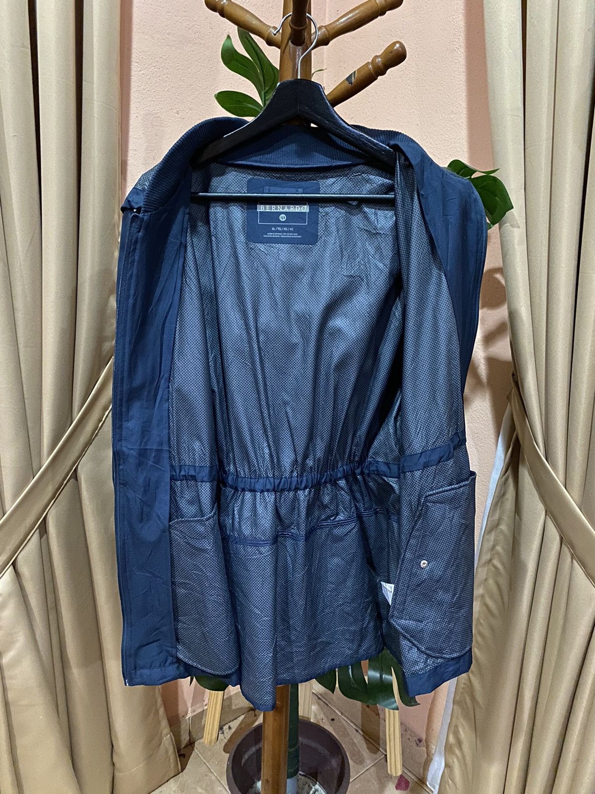 Designer Bernardo Lightweight Hooded Jacket Navy with Drawstring Size XL / US 12-14 / IT 48-50 - 8 Thumbnail