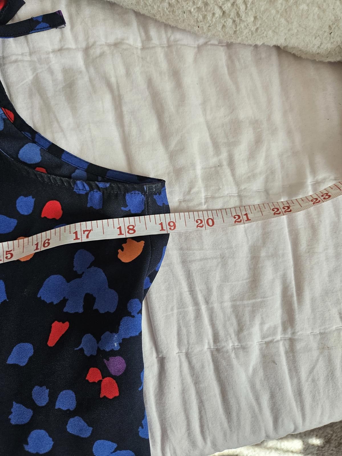 Designer LOFT Navy Floral Print V-Neck Sleeveless Top - Size M Size M / US 6-8 / IT 42-44 - 6 Thumbnail