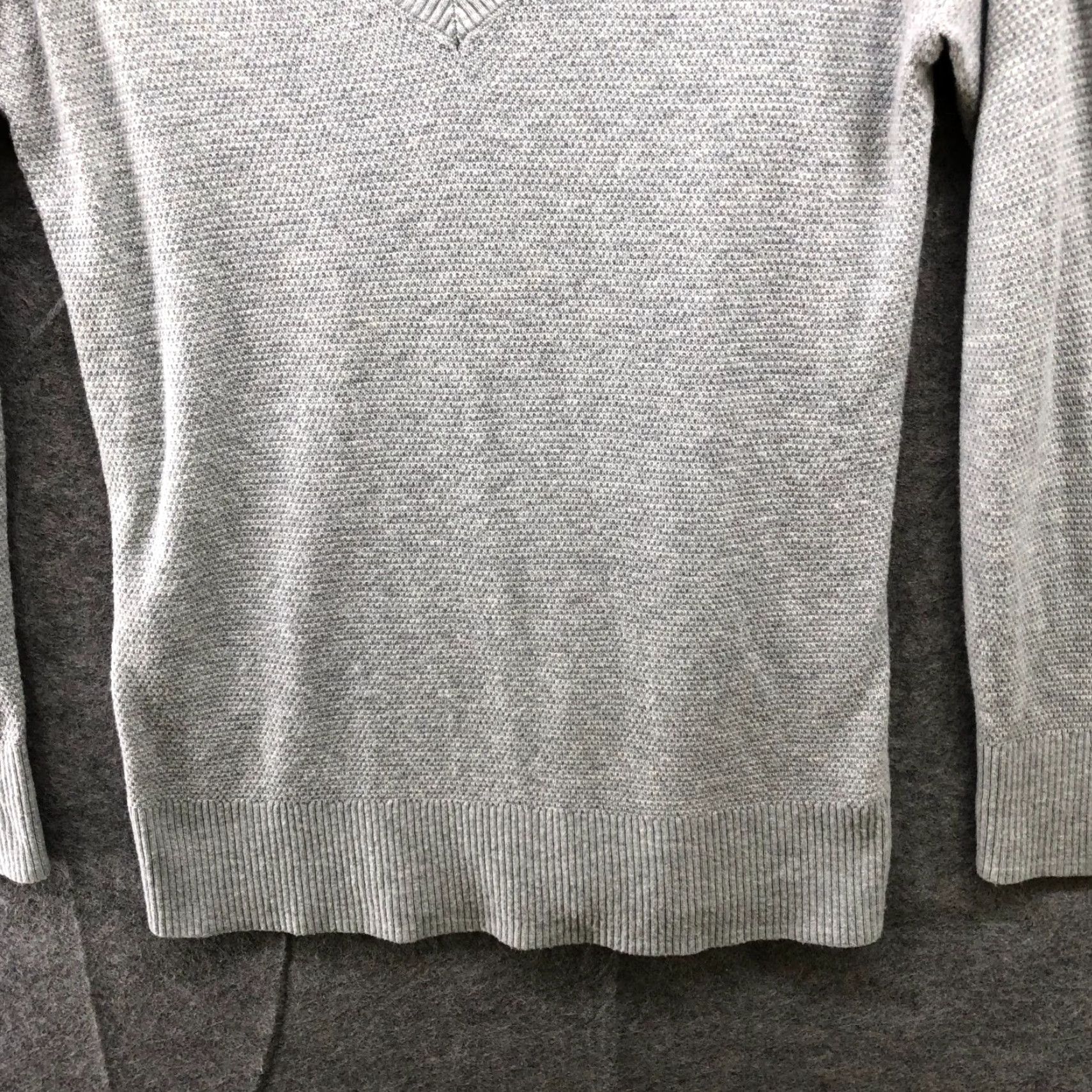 Gap VINTAGE? No. Gap Merino Wool Blend Sweater Womens S Gray V-Neck Tunic Relaxed Textured Size S / US 4 / IT 40 - 4 Thumbnail