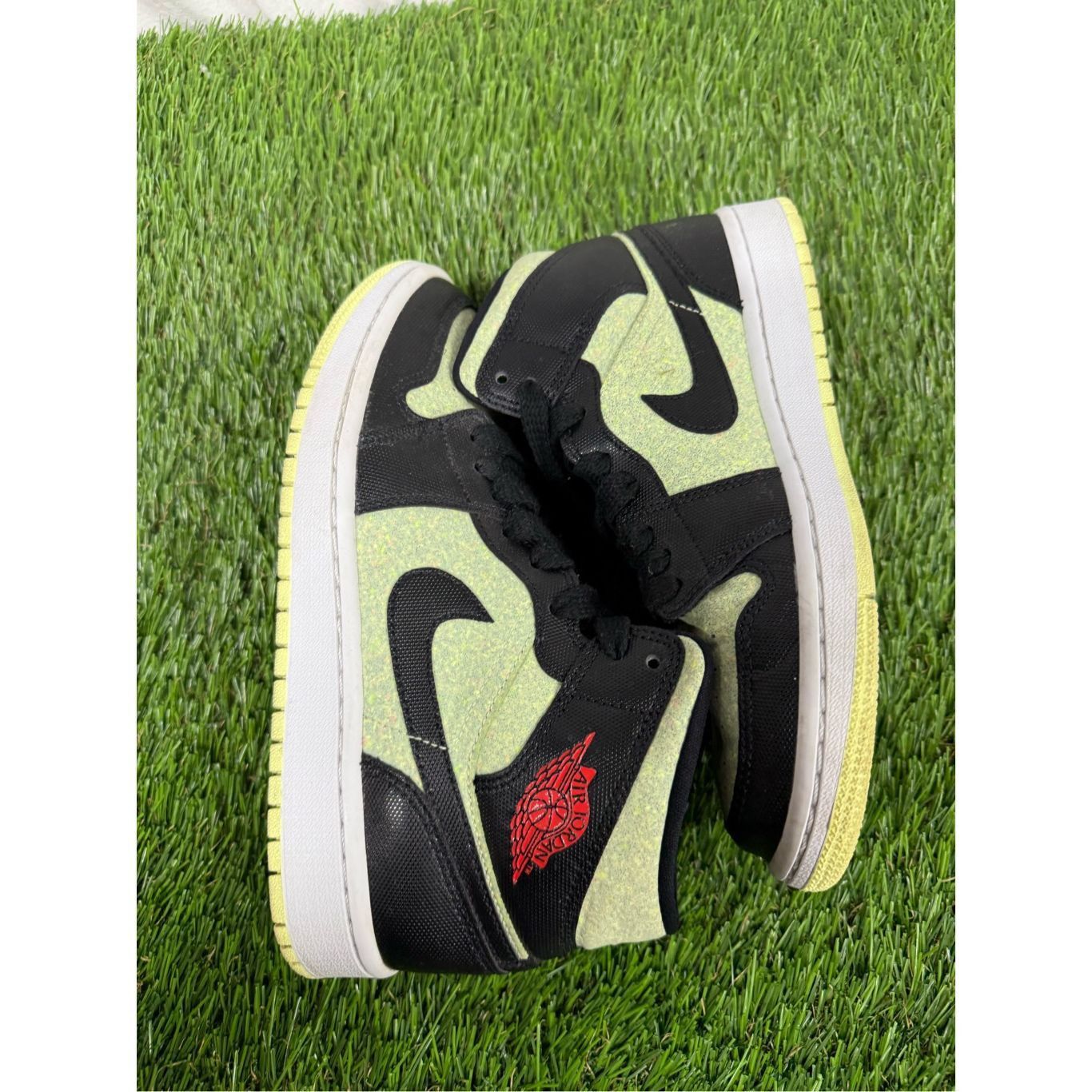 Jordan Brand Size 7.5w/6y - Air Jordan 1 SE Mid Black Barely Volt Women CLEAN Size US 7.5 / IT 37.5 - 5 Thumbnail
