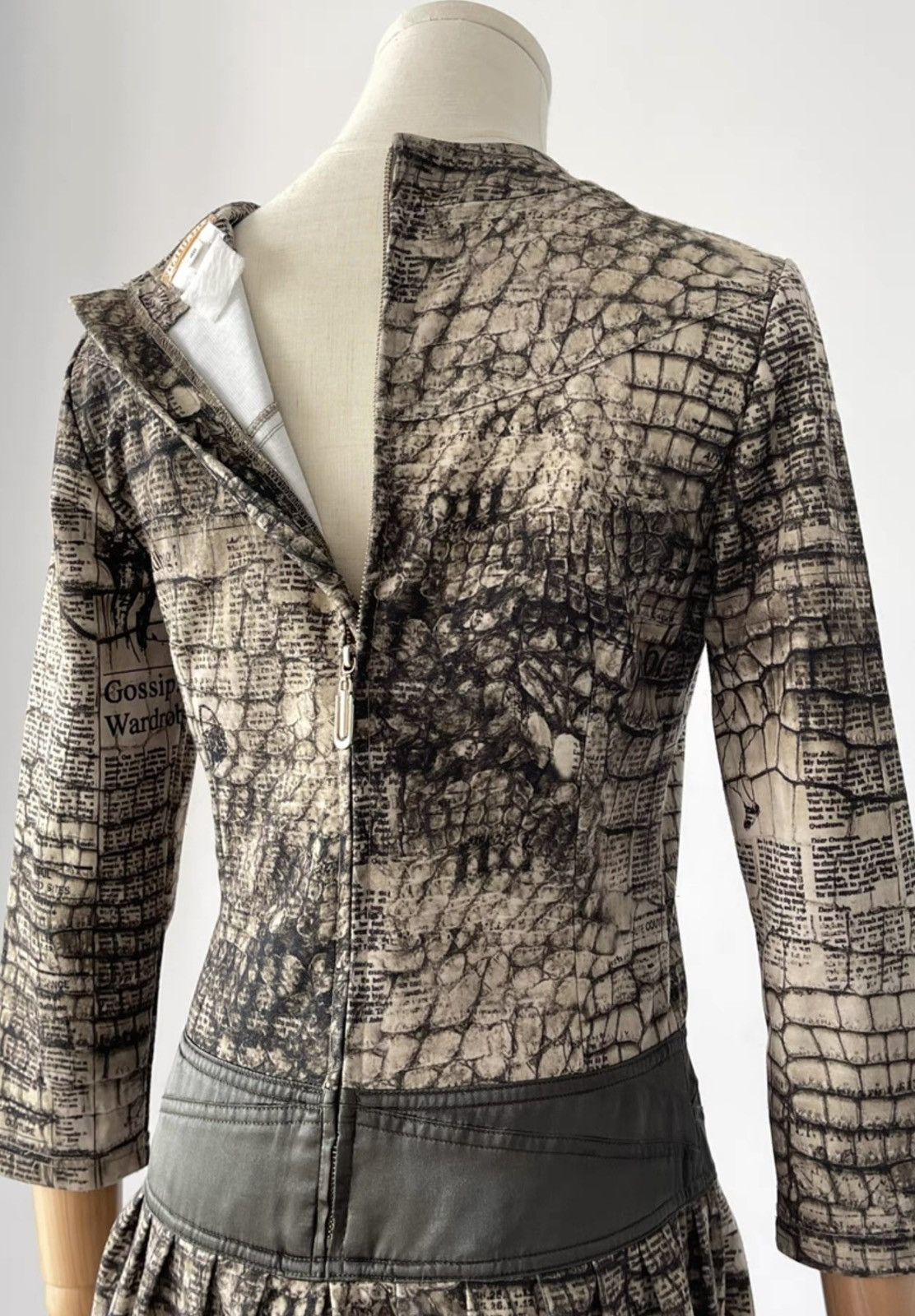 John Galliano John Galliano | Crocodile-print newspaper dress Size M / US 6-8 / IT 42-44 - 4 Thumbnail