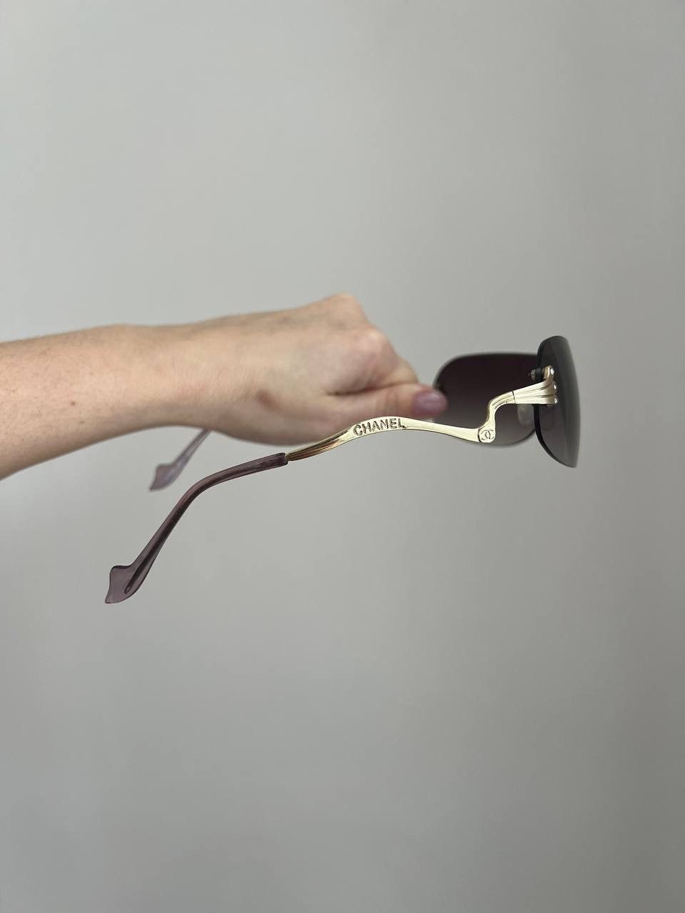 Chanel Chanel vintage sunglasses in gold with logo Size ONE SIZE - 6 Thumbnail