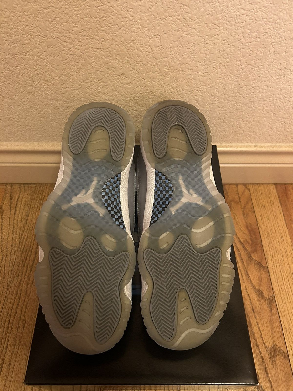 Jordan Brand × Nike Jordan 11 low ‘Cement Grey’ Size US 10.5 / EU 43-44 - 5 Thumbnail