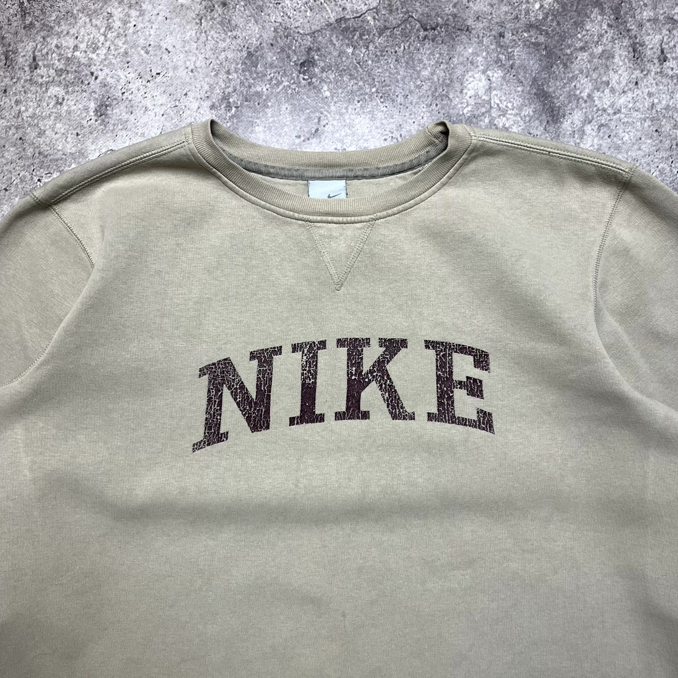 Nike Vintage Y2K Nike Beige Crewneck Sweatshirt Big Logo Size L Size US L / EU 52-54 / 3 - 4 Thumbnail